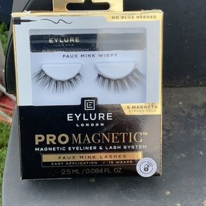 NWT/NIB-Eylure London pro magnetic faux mink lashes!!
